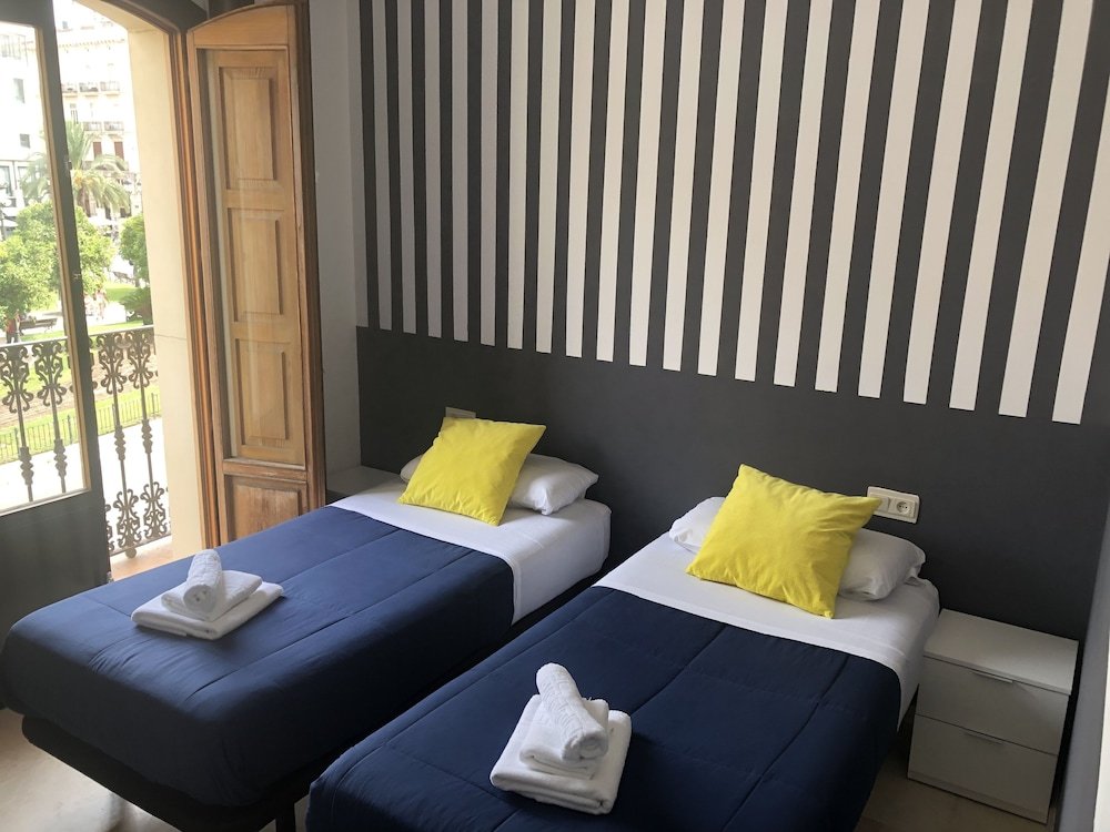 Фото Flats Friends Plaza de la Reina