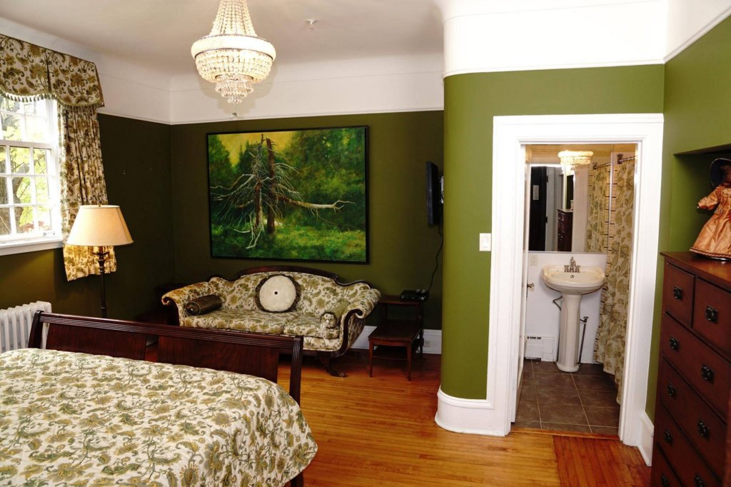 Фото Monroe House Executive Suites