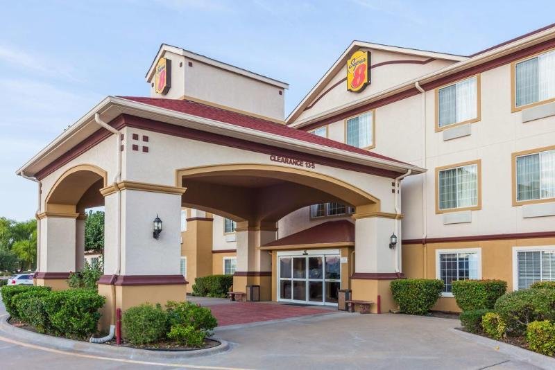 Фото Super 8 by Wyndham Hillsboro Tx