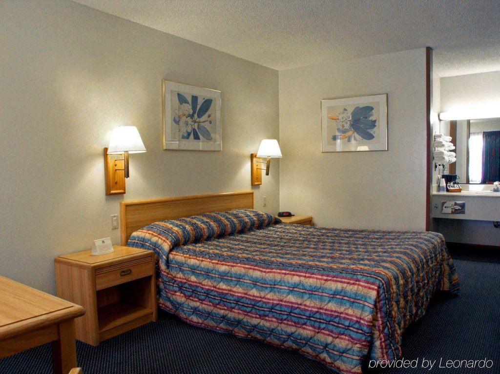 Фото Palm Inn Hotel near Tyler Mall Riverside