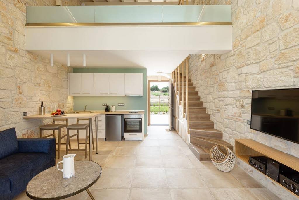 Фото Mint Retreat Suites