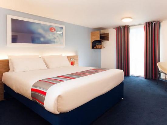 Фото Travelodge Camberley Central