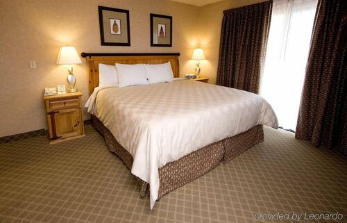 Гостиница Best Western Plus Scottsdale Thunderbird Suites в Скоттсдейле