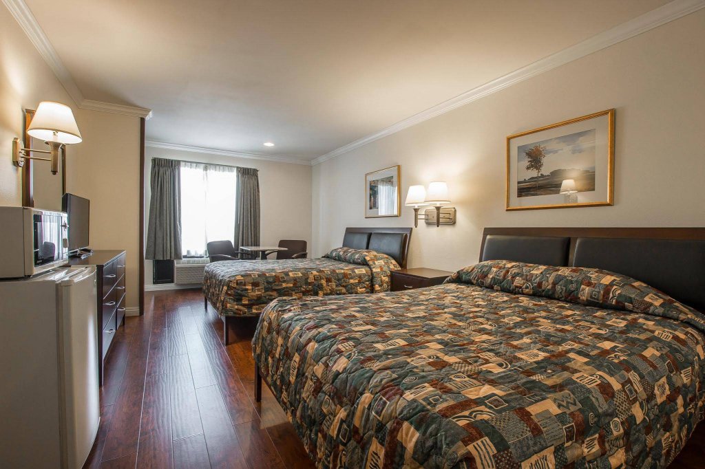 Фото Palm Inn Hotel near Tyler Mall Riverside