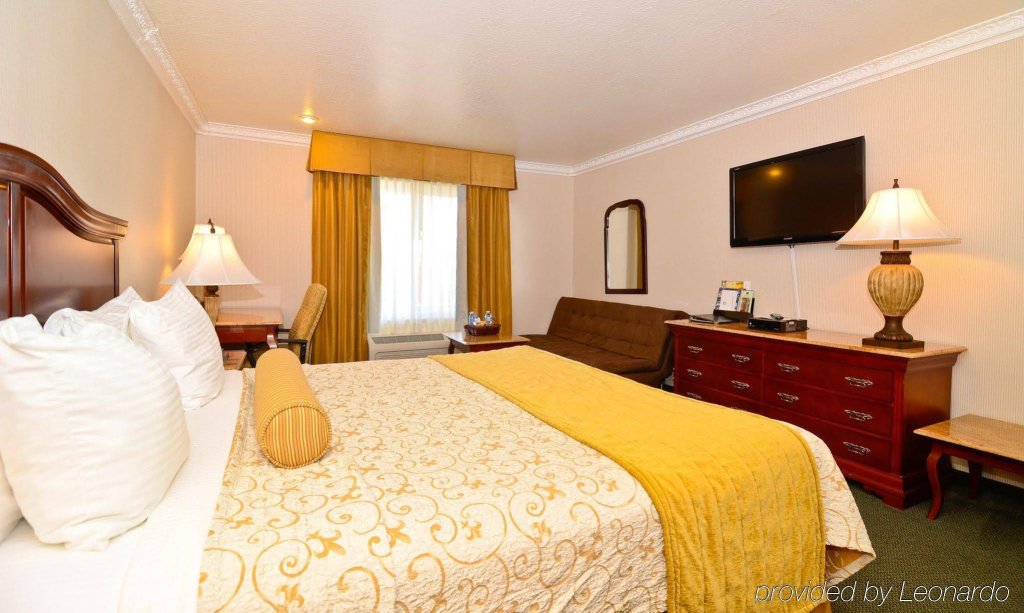 Фото Best Western Plus Newport Mesa Inn