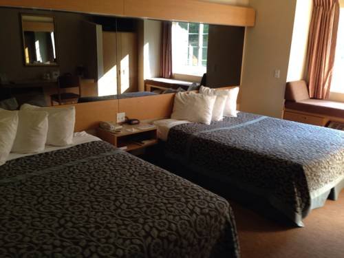 Фото Days Inn by Wyndham Sturbridge