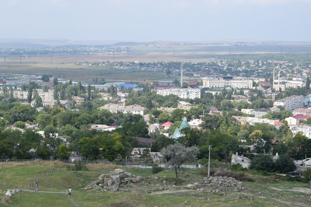 Достопримечательность Руины северной башни Акрополя, IV в. до н. э., Керчь, фото