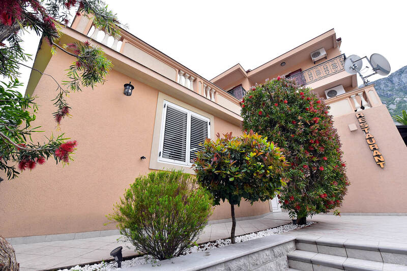 Фото Apartments Dobrotski Dvori