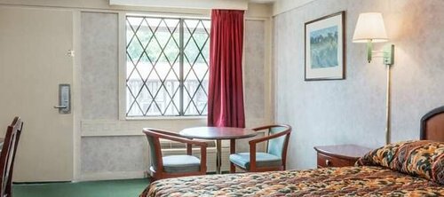 Гостиница Sunrise Inn в Ньюарке