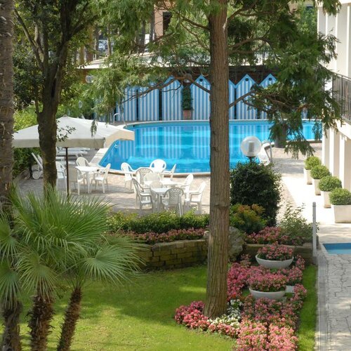 Внешний вид отеля Hotel Corallo в Равенне, фото 1