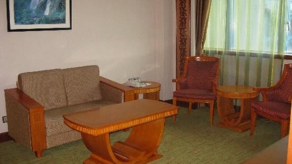 Фото The Centrepoint Hotel