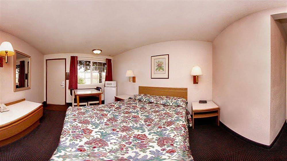 Фото Motel 6 Pendleton, Or - West