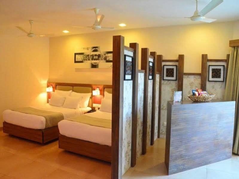Фото Pramod Convention & Beach Resort