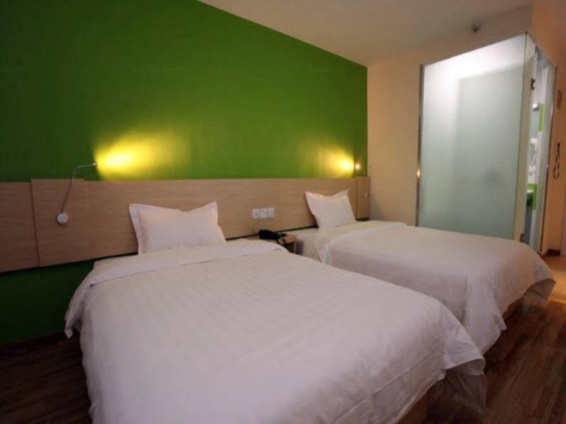 Фото 7 Days Inn Chengdu Shuangliu International Airport Languang Airport International City Branch