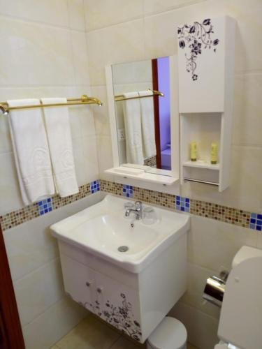 Фото Golden Peacock Resort Hotel