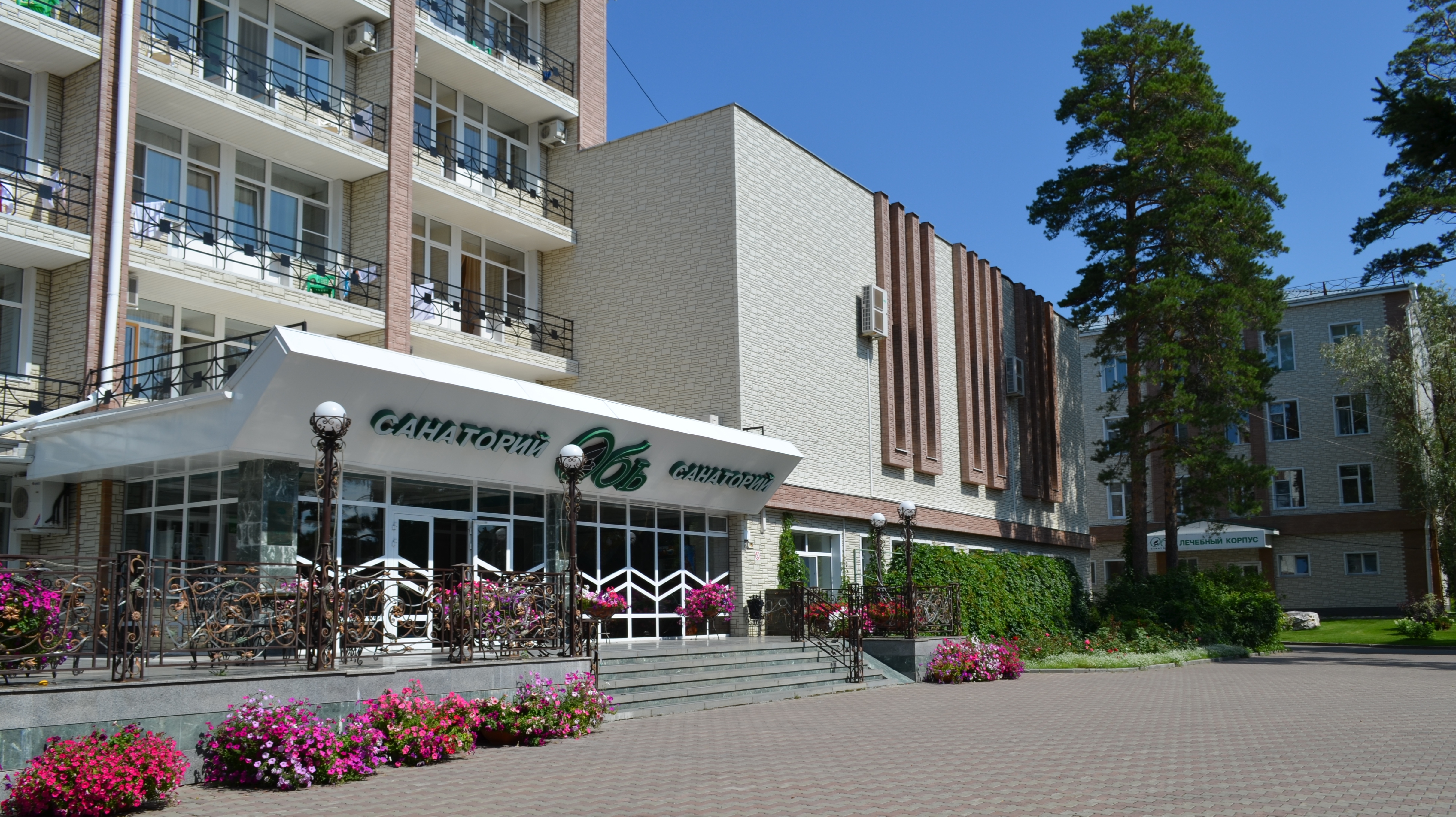 Фото отеля 1