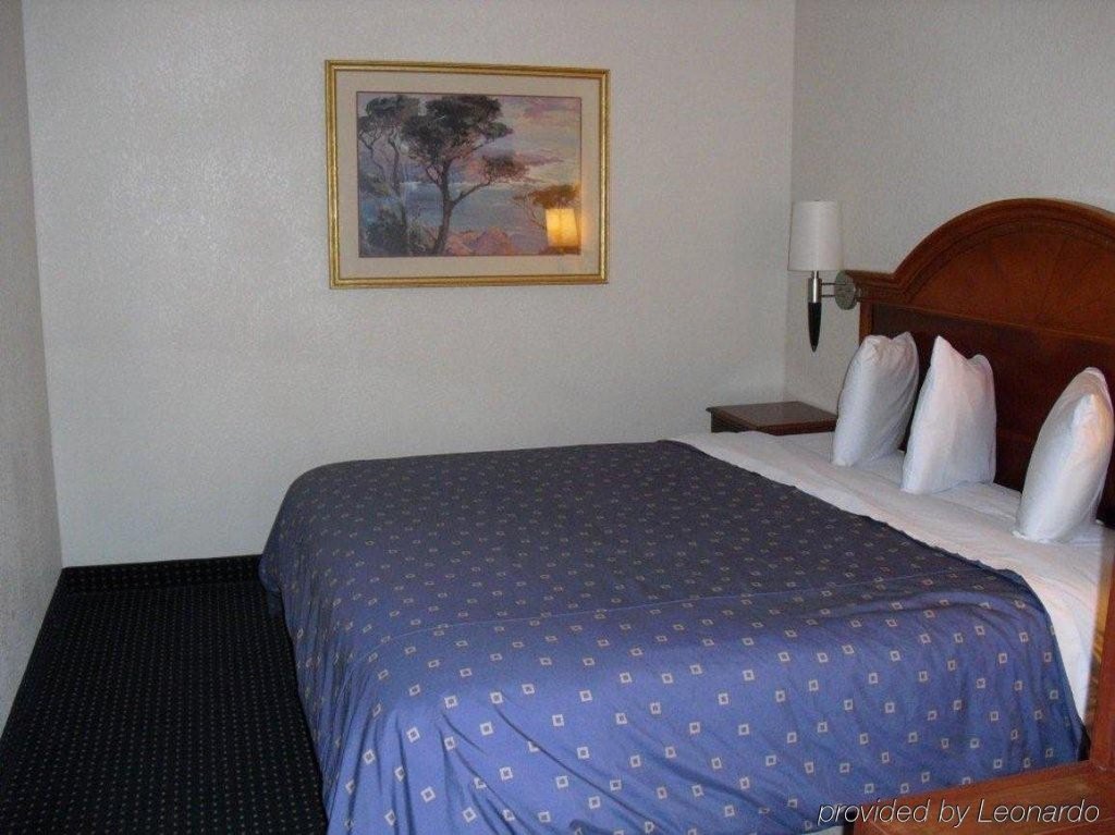 Фото Homegate Studios & Suites San Antonio Fiesta Park