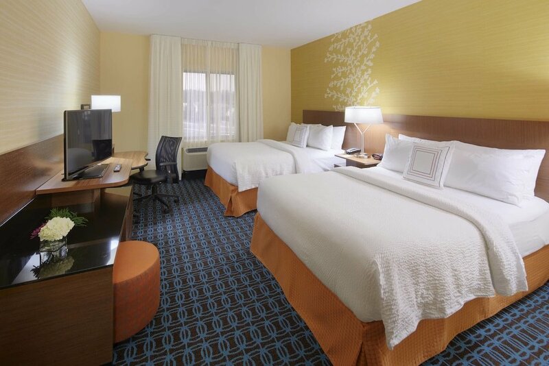 Гостиница Fairfield Inn & Suites Springfield Northampton/Amherst