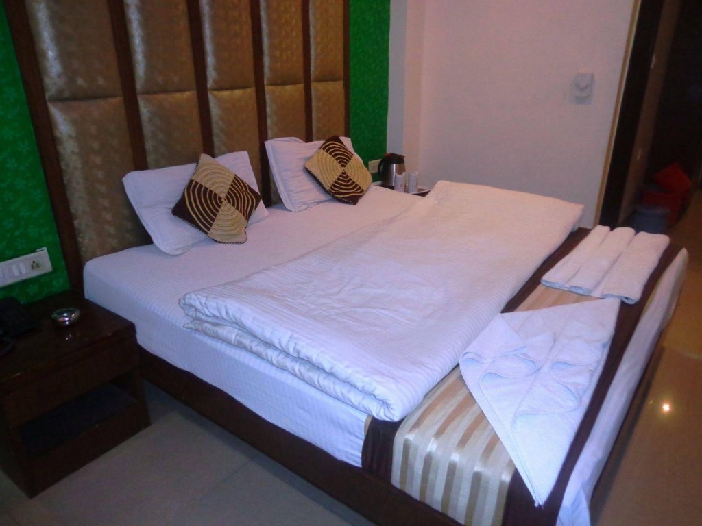 Фото Hotel Guruvas Inn