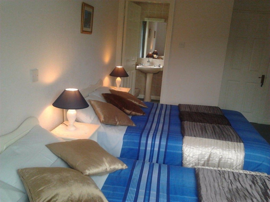 Фото The Waterfront House Country Home