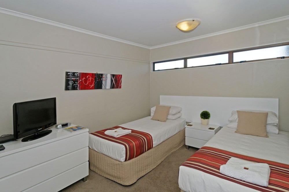 Фото Airport Harbour View Motel