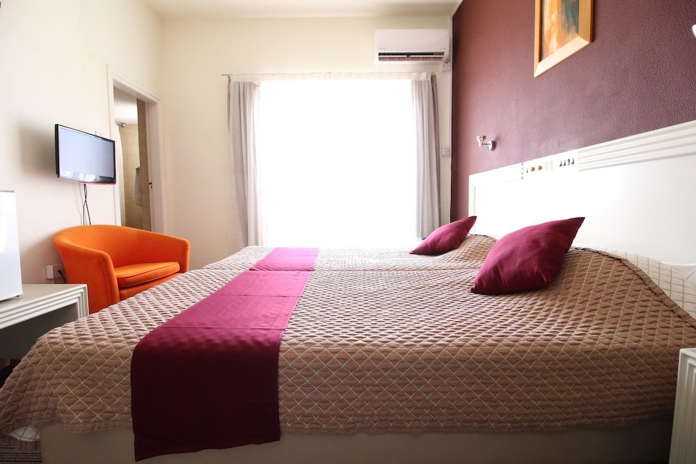 Фото Hotel Kings Annex