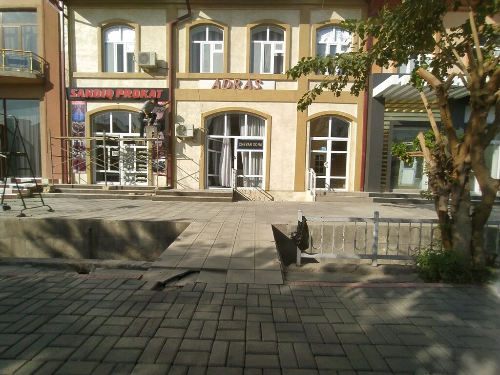 Tailor Adras, Andijan, photo
