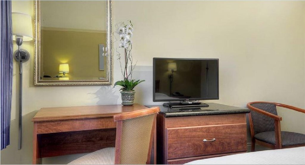 Фото Monarch Hotel