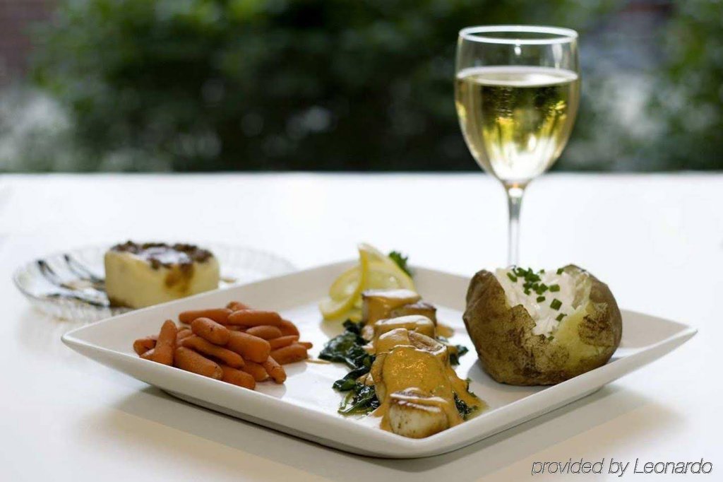 Фото Hilton Garden Inn Albany Airport