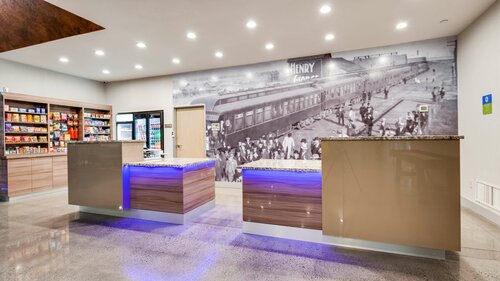 Гостиница Riverfront Hotel, SureStay Collection by Best Western