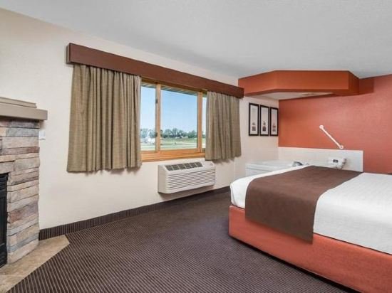 Фото AmericInn by Wyndham Grafton