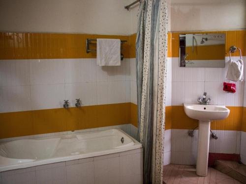 Фото Oyo 3616 Near Laitumkhrah