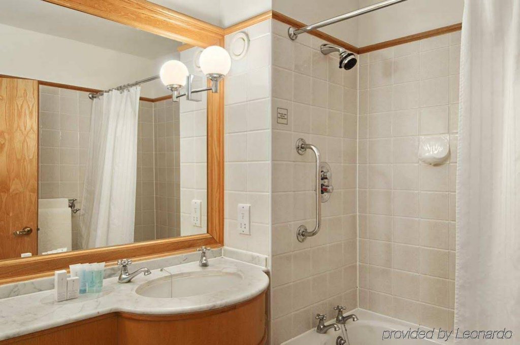 Фото DoubleTree by Hilton Hotel Coventry