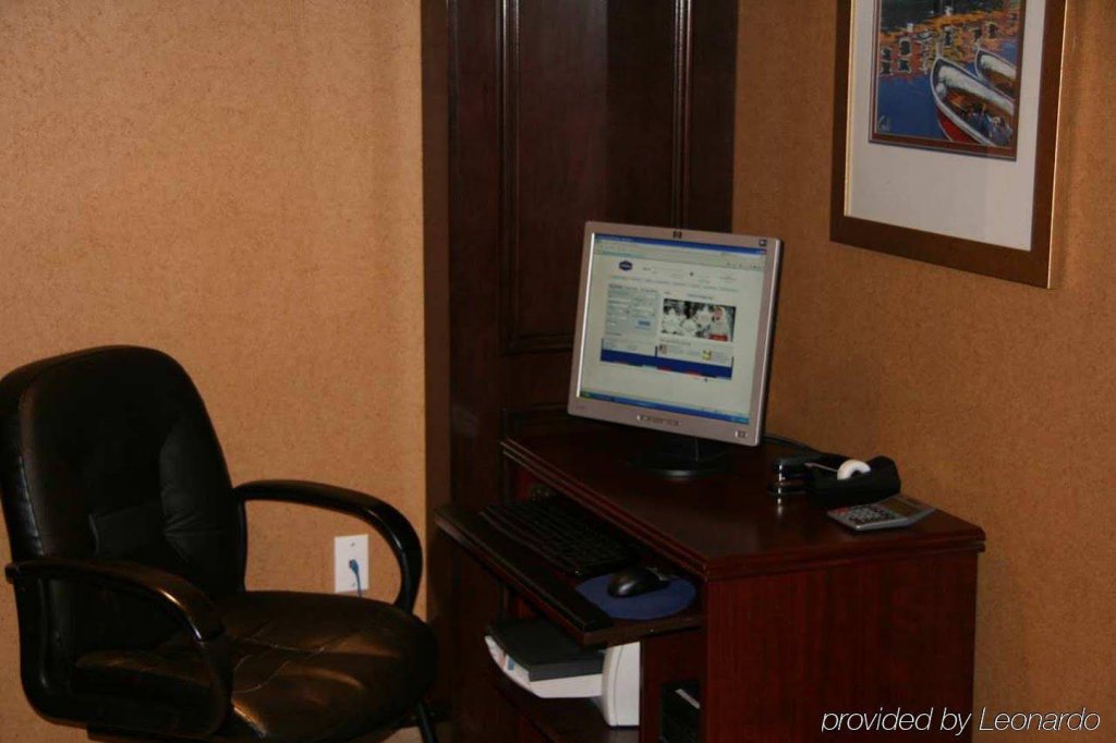 Фото Hampton Inn Portsmouth Central