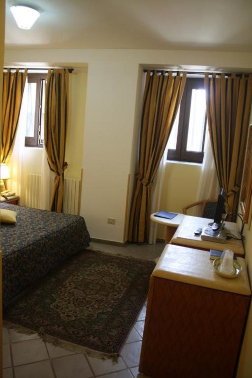 Фото Hotel Elimo