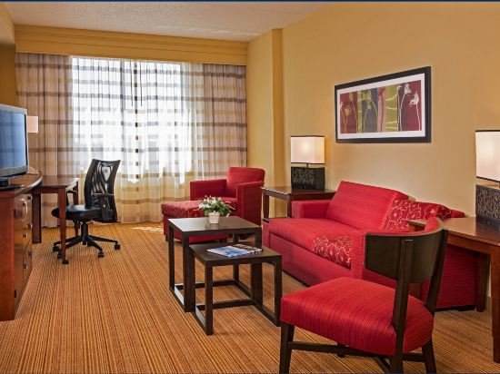 Фото Courtyard by Marriott Long Island MacArthur Airport