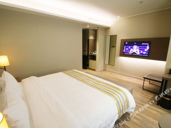 Фото Homeinn Plus Hotel Shanghai Bund Jinling East Road