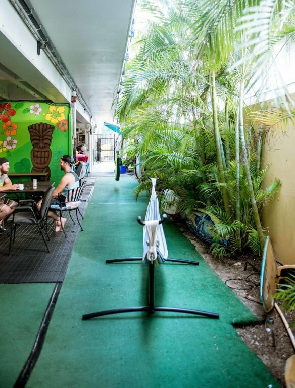 Гостиница Polynesian Beach Club Hostel в Гонолулу