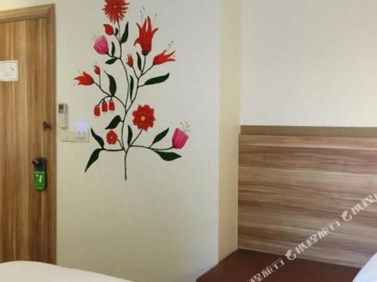 Фото DinsoMon Hotel