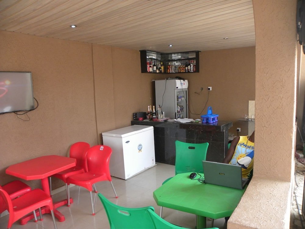 Фото Grandy Suites Hotel