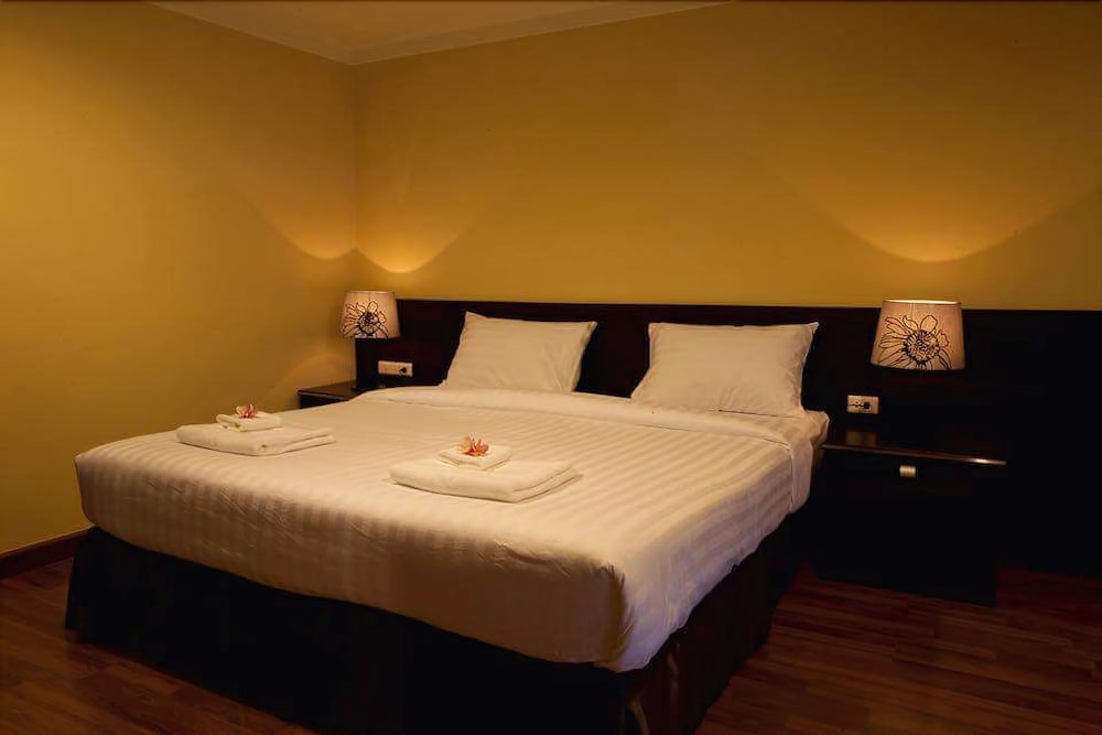 Фото J & Y Lodge Hotel