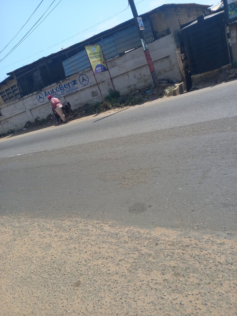 Garage cooperative Auto Benz, Accra, photo