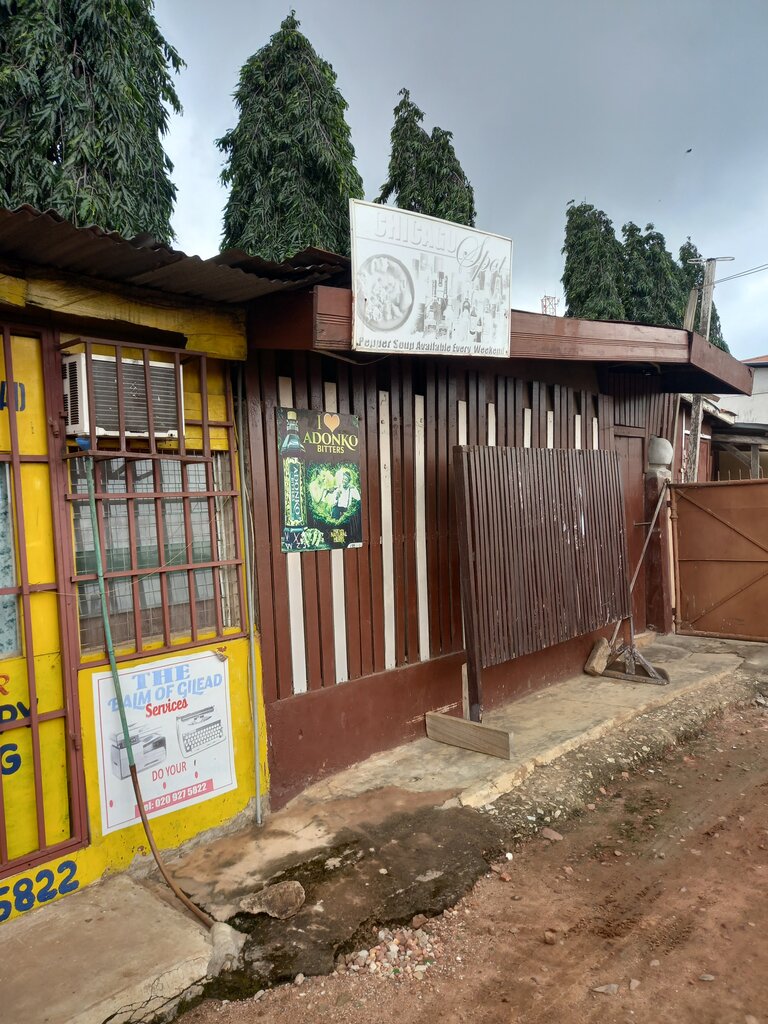 Bar, pub Chicago spot, Accra, photo