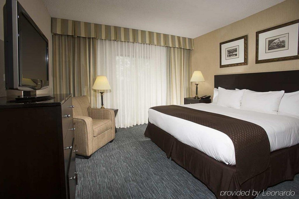 Фото DoubleTree by Hilton Chicago Wood Dale - Elk Grove