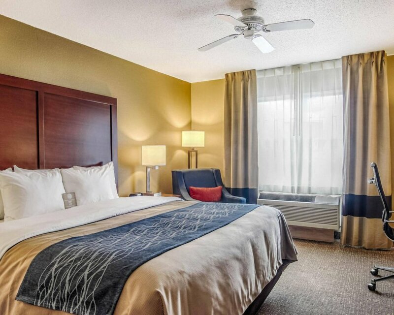 Гостиница Comfort Inn & Suites Grafton - Cedarburg в Графтоне