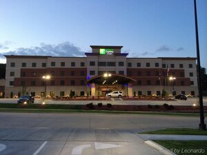 Гостиница Holiday Inn Express Hotel & Suites Columbia Univ Area-Hwy 63, an Ihg Hotel