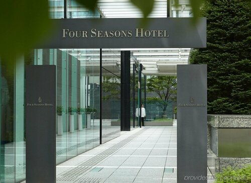 Гостиница Four Seasons Hotel Tokyo at Marunouchi в Токио
