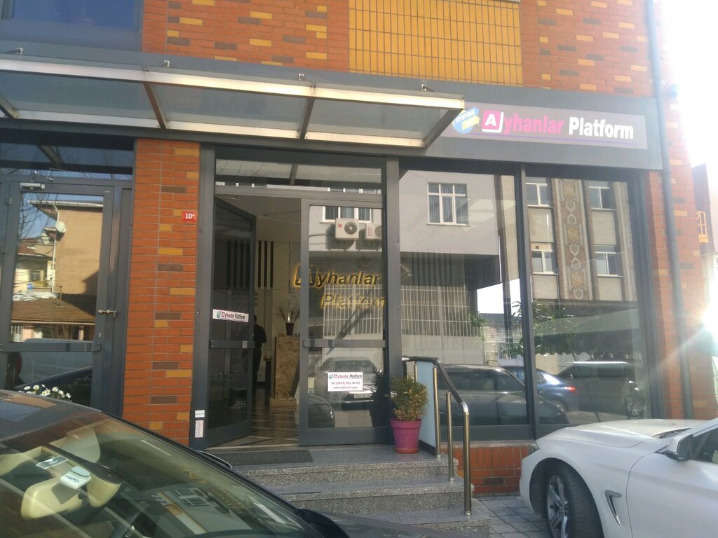 Trucks Ayhanlar Platform, Istanbul, photo