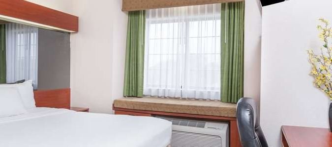 Фото Days Inn by Wyndham near Kansas Speedway