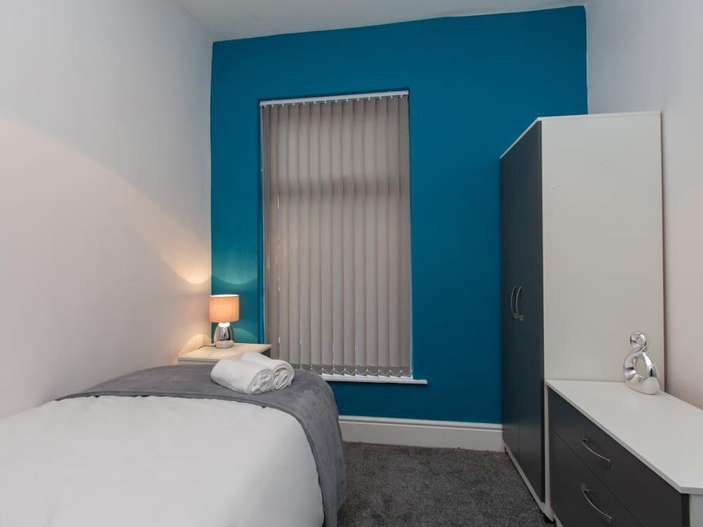 Фото Townhouse Plus @ 166 Edleston Road Crewe